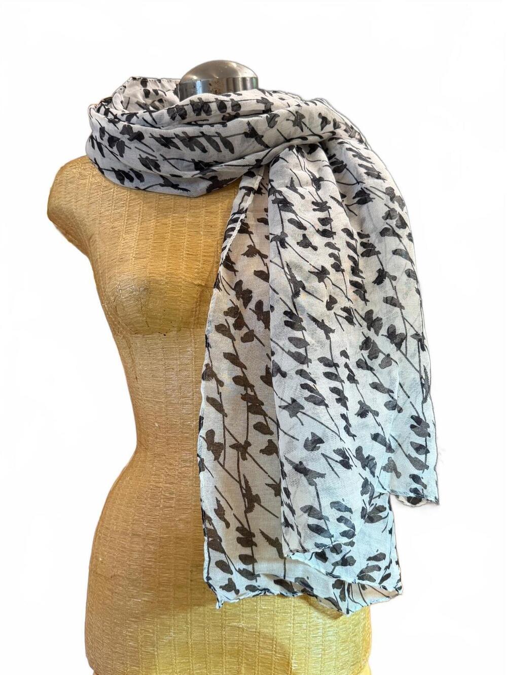 Beautiful Blackbirds ,Crows Ravens, Corvids Scarf NWOT
